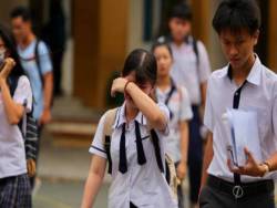 Mẹ bắt con gái quỳ chỉ vì 7 năm học sinh giỏi mà giờ lớp 10 trường tư cũng không nhận