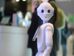 Từng lấy hàng loạt công việc của con người, giờ đây robot này liên tục bị sa thải vì khách hàng cần… con người