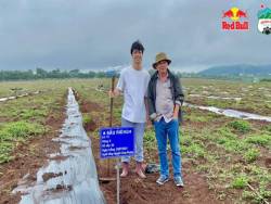 Đàm phán êm xuôi với Thaco trong phút mốt, bầu Đức vui vẻ đi trồng sầu riêng với Kiatisak, Công Phượng, Văn Toàn…