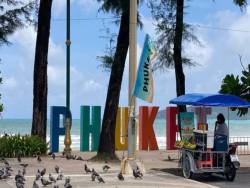 Mắc kẹt trong “hộp cát Phuket”