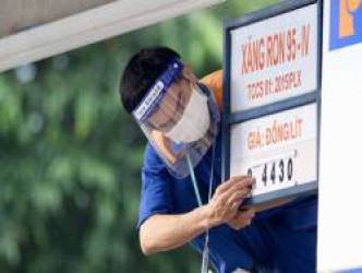 Giá xăng giảm hơn 1.000 đồng/lít từ 0h ngày 1/4, giá dầu tăng
