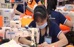 Đơn hàng phục hồi, nhiều doanh nghiệp tăng ca, tuyển lao động