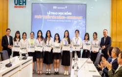 EXIMBANK trao học bổng trị giá 600 triệu đồng cho sinh viên Trường Đại học Kinh Tế TP.HCM