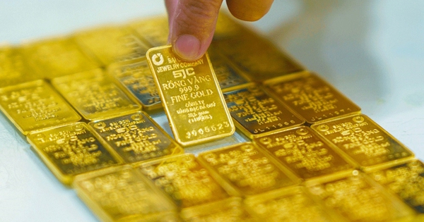 Giá vàng “tụt dốc không phanh”, về sát mức 80 triệu đồng/lượng